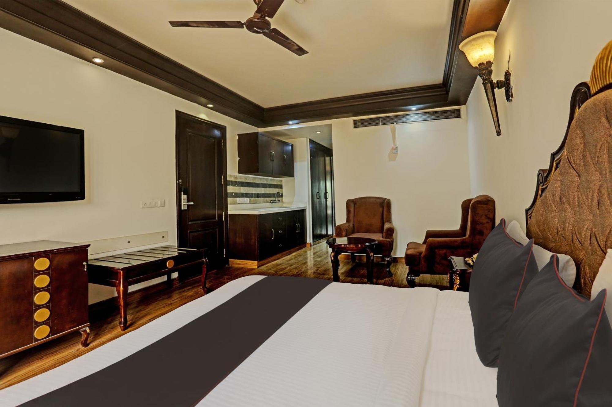 Townhouse The Royce New Friends Colony Hotel New Delhi Exterior photo