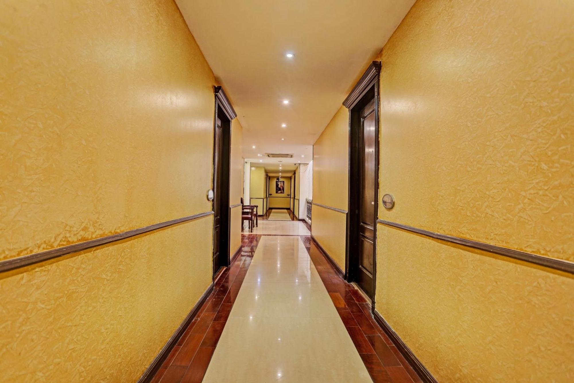 Townhouse The Royce New Friends Colony Hotel New Delhi Exterior photo