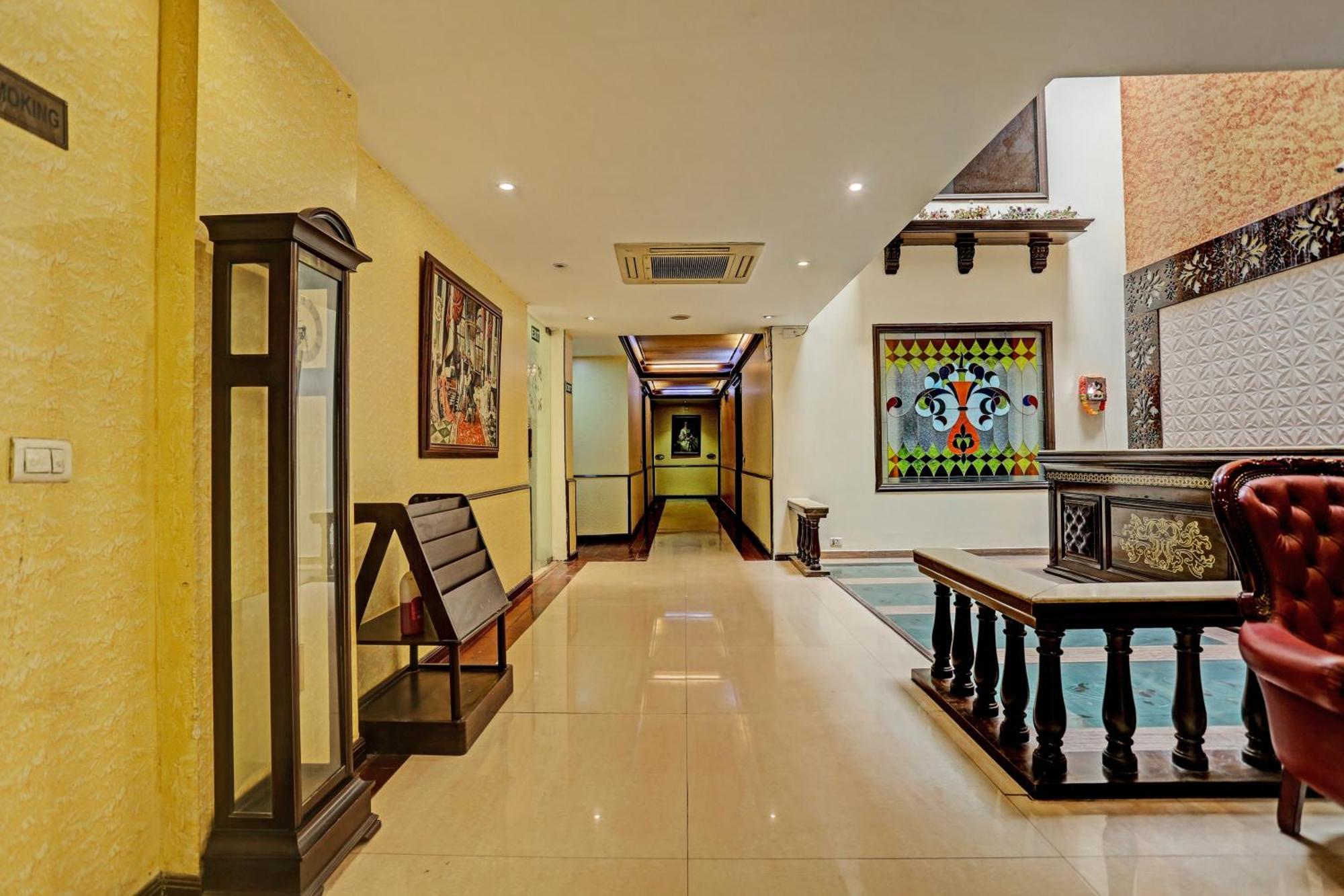 Townhouse The Royce New Friends Colony Hotel New Delhi Exterior photo