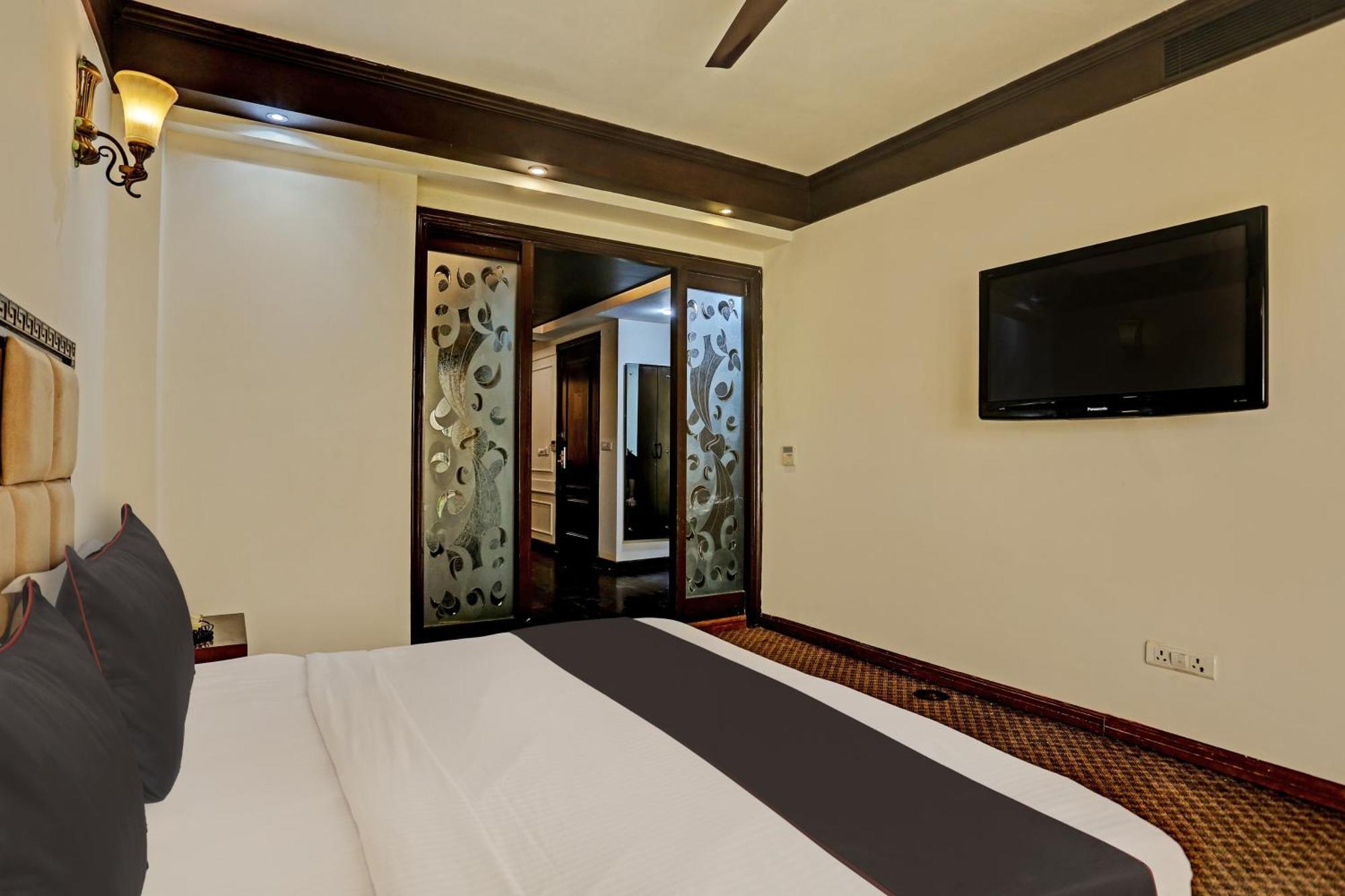 Townhouse The Royce New Friends Colony Hotel New Delhi Exterior photo