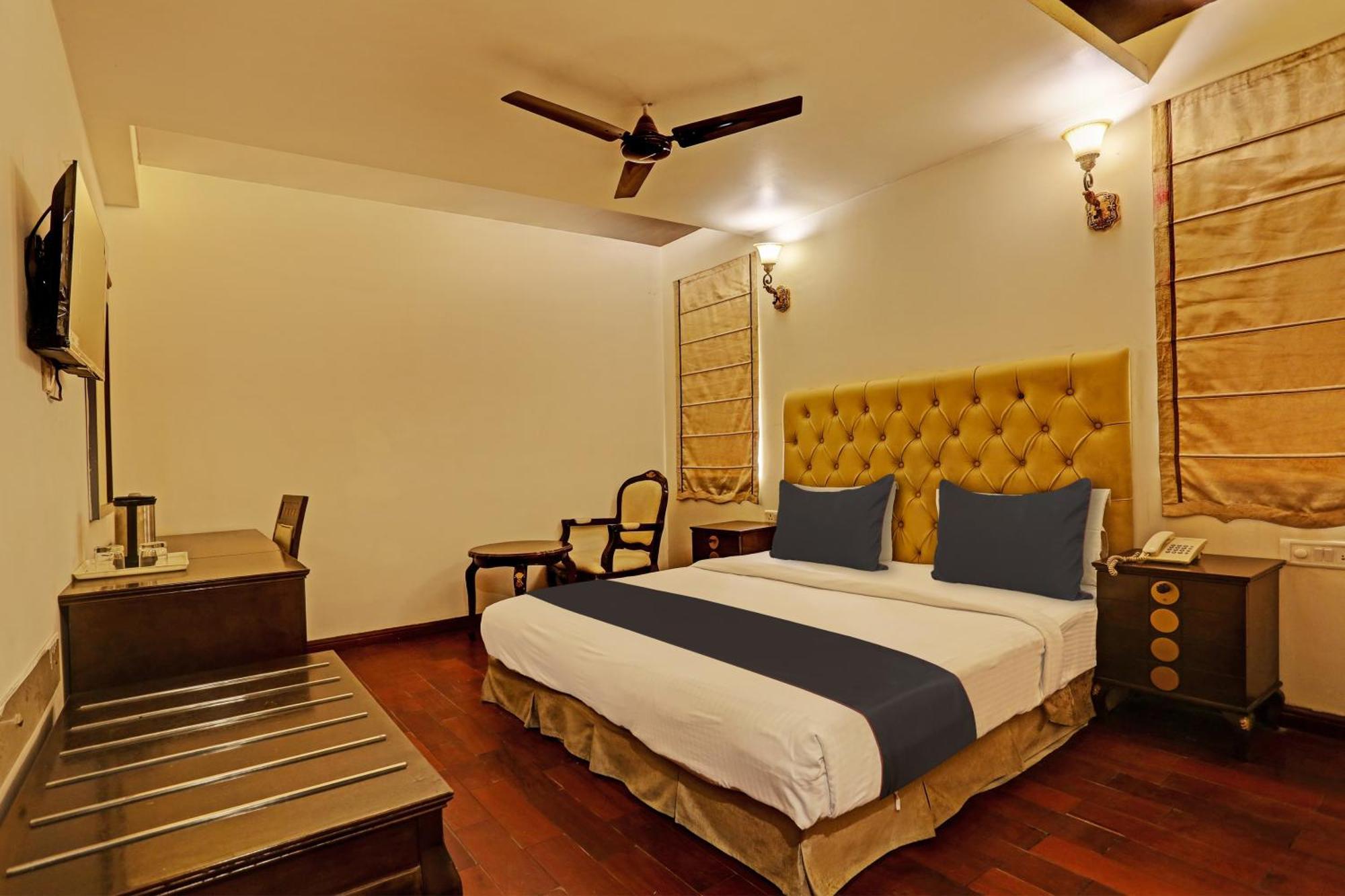 Townhouse The Royce New Friends Colony Hotel New Delhi Exterior photo