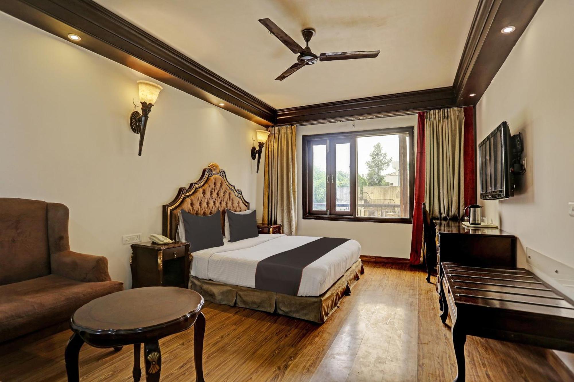 Townhouse The Royce New Friends Colony Hotel New Delhi Exterior photo