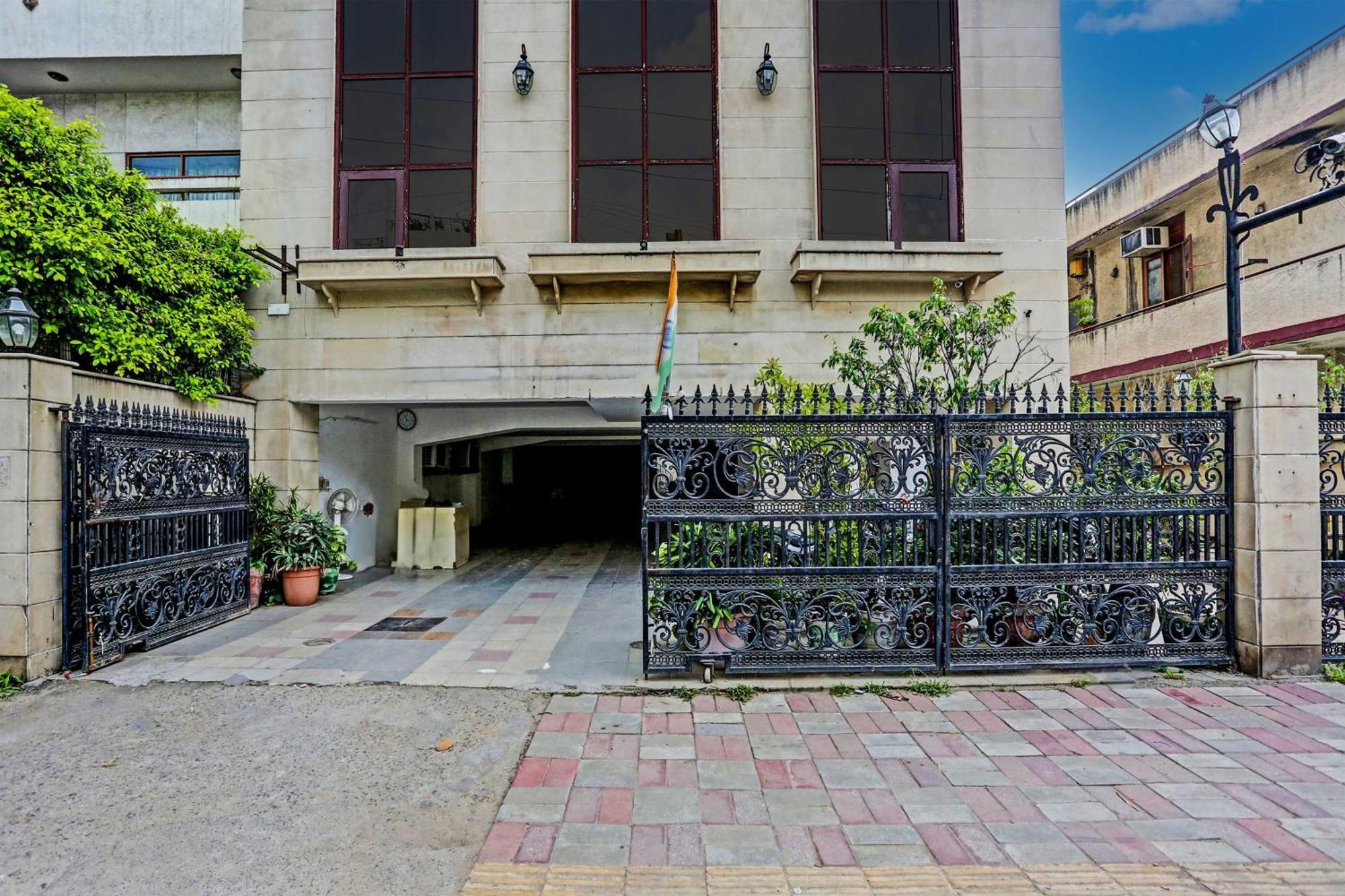 Townhouse The Royce New Friends Colony Hotel New Delhi Exterior photo