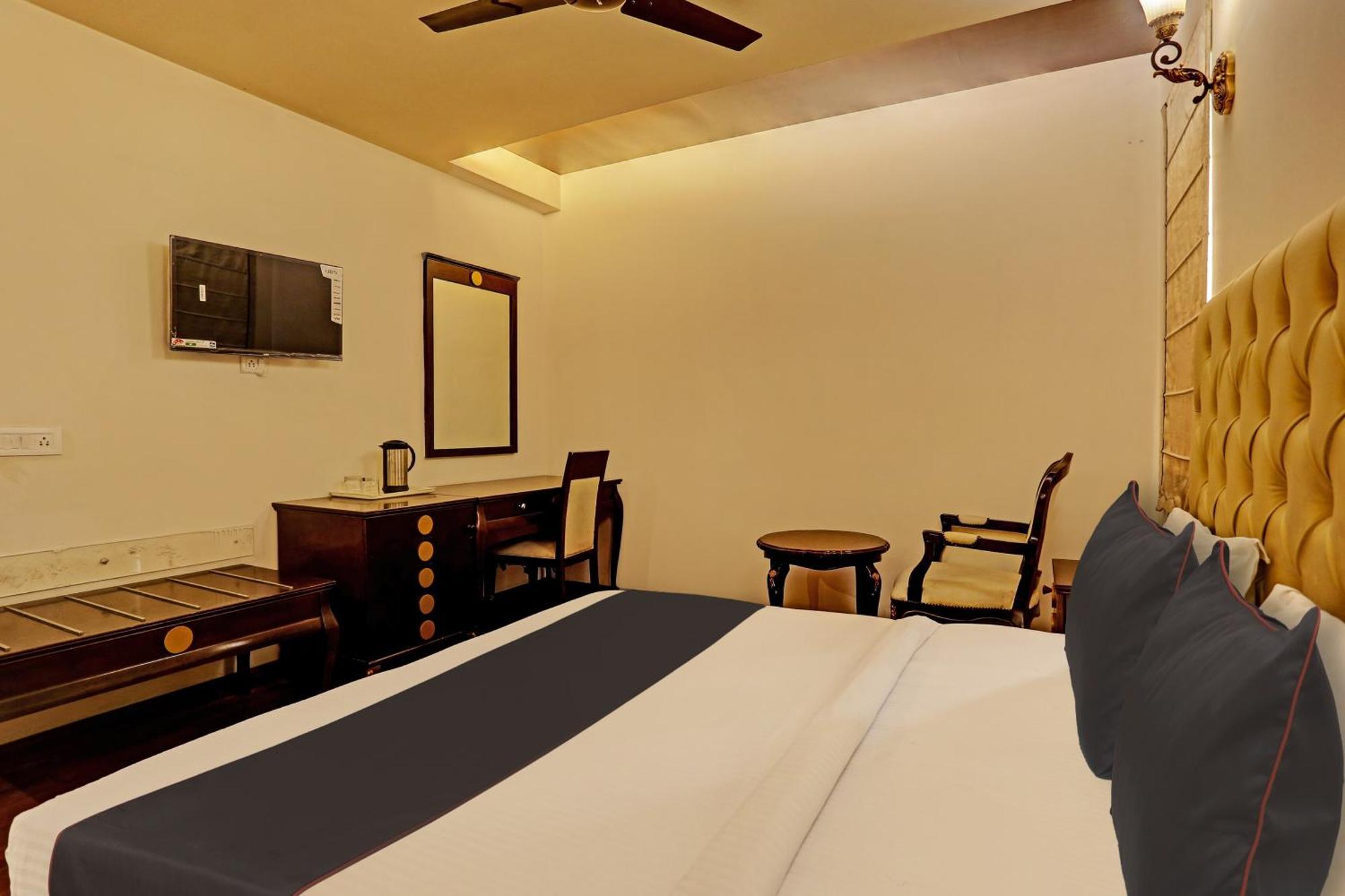 Townhouse The Royce New Friends Colony Hotel New Delhi Exterior photo